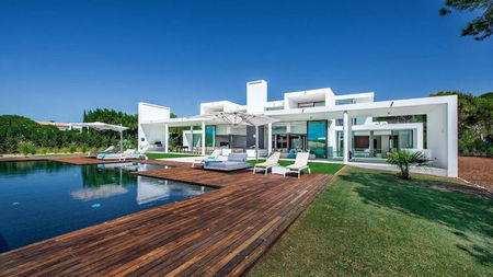 Beyond the Crowds: How Vilamoura's Hidden Luxuries Elevate Your Portuguese Getaway