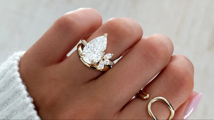 Best Custom Engagement Ring Makers for a Personalized Touch