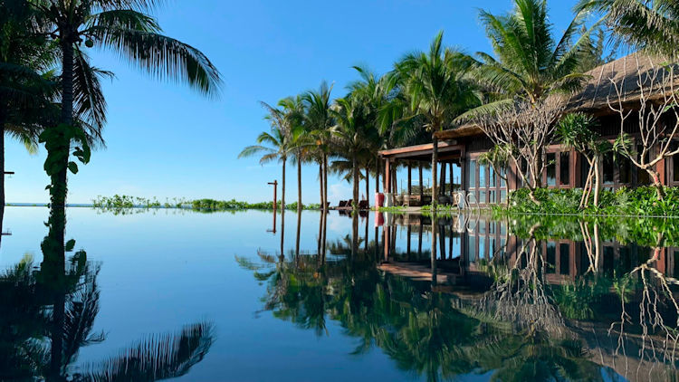 Showstopping Swimming Pools at Luxury Hotels Across Asia