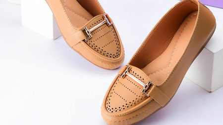 A Practical Guide to Women’s Work Shoes: Comfort, Style, and Everyday Function