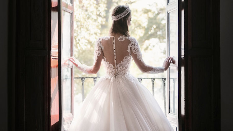 Anatomy of Luxury: What Separates Off-the-Rack Dresses from Atelier Bridal Gowns