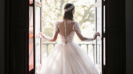 Anatomy of Luxury: What Separates Off-the-Rack Dresses from Atelier Bridal Gowns