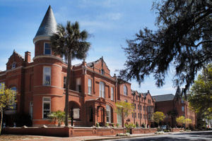 Tour Savannah's Historic Hotspots with Innovative iPod Touch