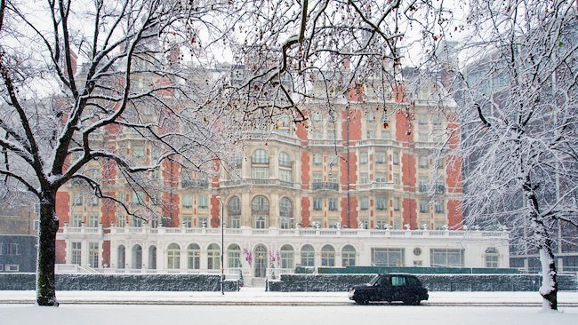 Mandarin Oriental Hyde Park, London Celebrates Festive Season with Harrods