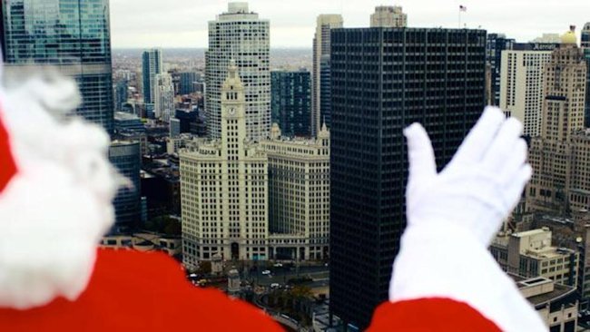 Santa Claus Checks in at Swissotel Chicago