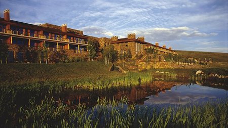 Amangani Launches Wolf & Bear Expedition in Wyoming