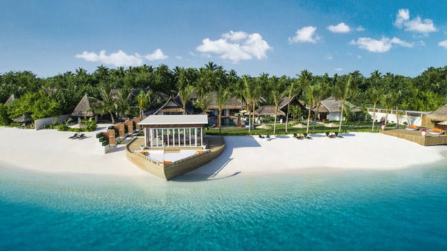 Inside Jumeirah Vittaveli's Lavish Five-bedroom Royal Residence