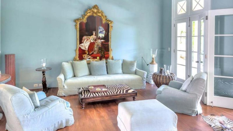 Luxury Villas Offer Guests Oil Painting Portraits of Themselves 