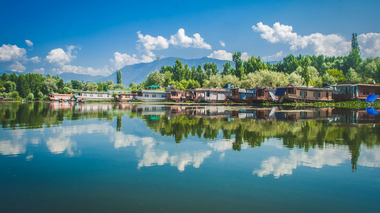 6 Best Spots in Kashmir for Your Visit to India's Northernmost Point