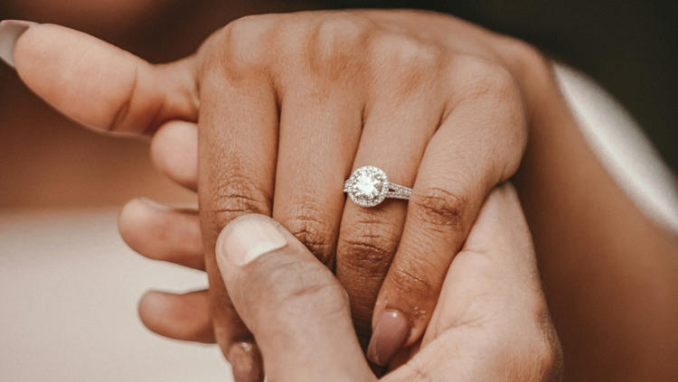 Wondering Where the Best Place to Buy an Engagement Ring Is? Could It Be Rare Carat?