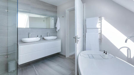 Bathroom Renovation Tips for a Modern Look