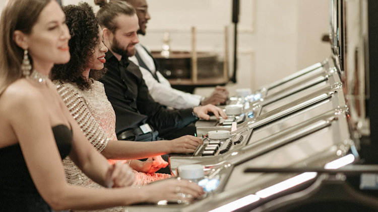 From Casino Resorts to Online Play: How Luxury Gaming Experiences Are Going Digital