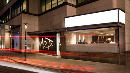NEW Met Bar Opens at Metropolitan London