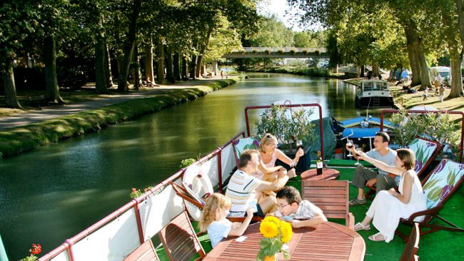 Families Rent Out Hotel Barge Charters with European Waterways