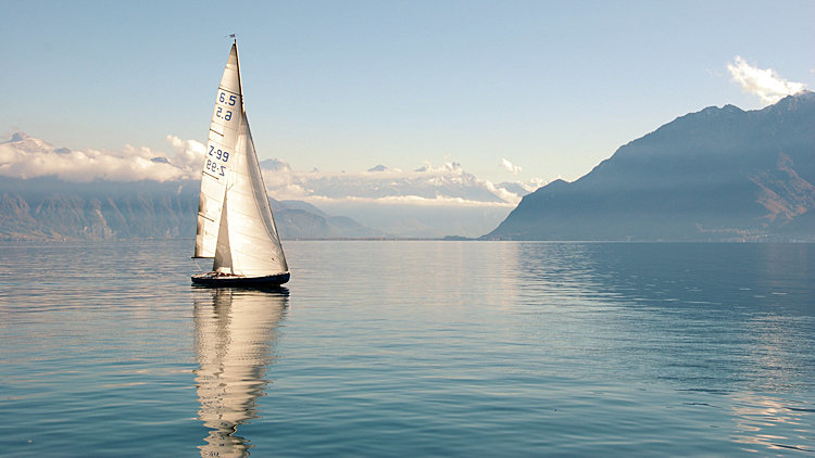 Motorboat vs. Sailboat Charter: Which is the best for you? 