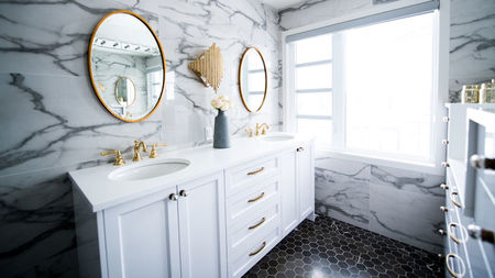 Choosing the Perfect Cabinets for Your Bathroom