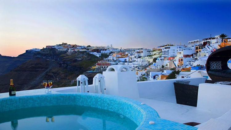 Mykonos vs Santorini: 2 of the Most Luxurious Islands in the World