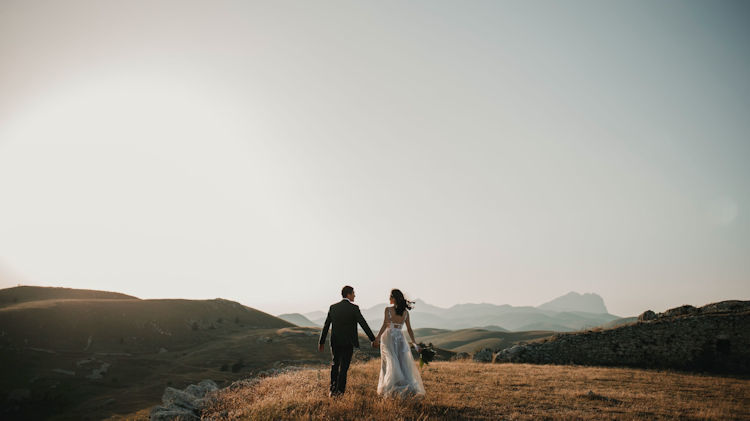 5 Essential Tips For Couples Planning a Wedding Abroad