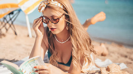 What are the best jewelry items for beach days?