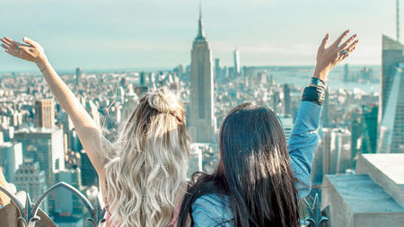 6 Luxurious Digital Invites for Your Next Glam Getaway 