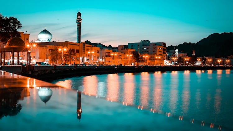 Discover Oman: A Journey into the Heart of Omani Traditions 