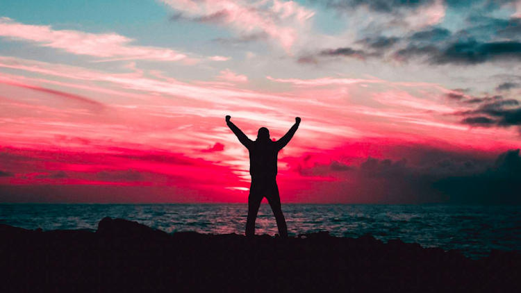 How Do Colors Influence Spiritual Practices During the Week?