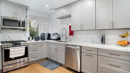Achieving Timeless Elegance: Why Wholesale White Shaker Cabinets Are a Smart Choice for Luxury Kitchen Remodels
