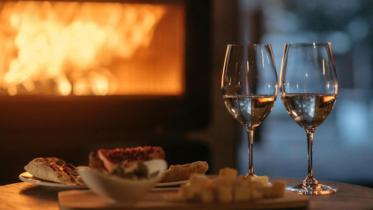 How to Host a Luxury Dinner That Wows Guests With Professional Catering