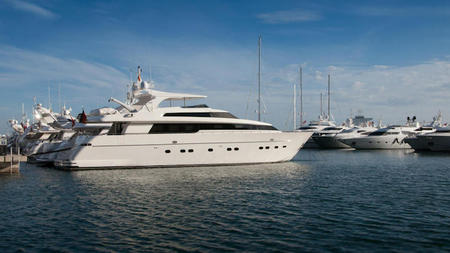 Buying a Yacht for Family Vacations: 5 Things to Keep in Mind