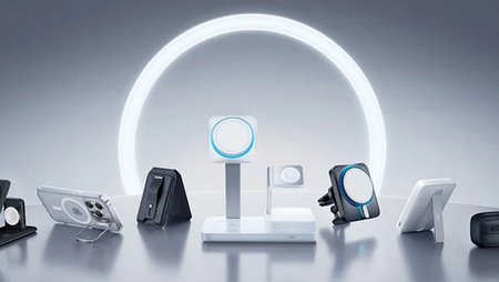 The 2025 Traveler's Guide to iPhone Chargers: INIU vs. ESR – Never Run Out of Power Again!