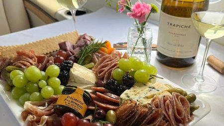 Wheels Up Unveils New Culinary Partnership with AtYourJet and Chef Robert Irvine 