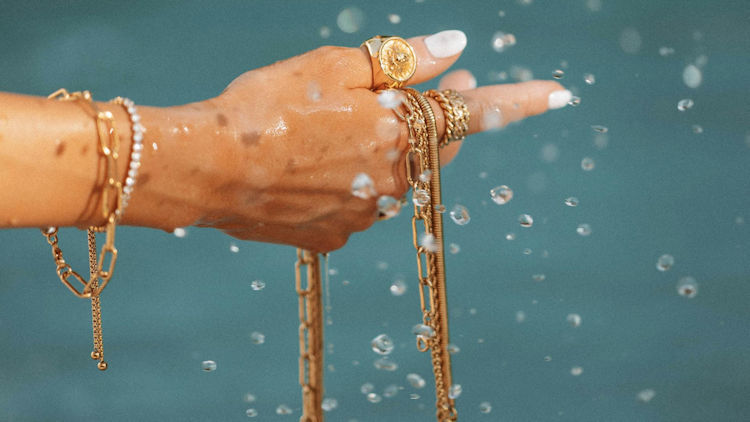 Gold Wheat Chains Turn Turbulence into Durable Travel Chic