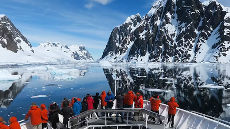 Reasons Antarctica Expeditions Are a Once-in-a-Lifetime Experience