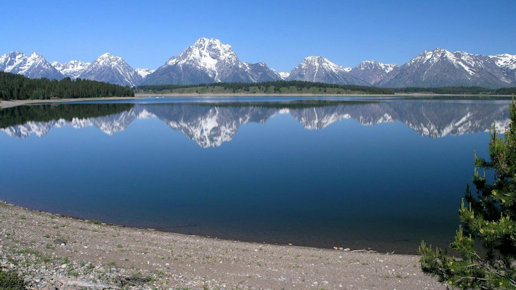 Exploring Travel Options: Mountain Getaways, Waterway Adventures and City Discoveries