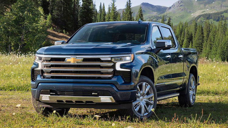 Long-Distance Luxury Travel Tips for Chevy Silverado 1500 Owners