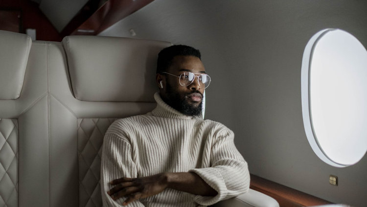Eye Comfort at 30,000 Feet: A Considered Guide for Luxury Travelers