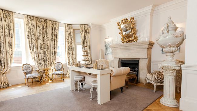 London's No.11 Cadogan Gardens Offers Summer Sophistication 