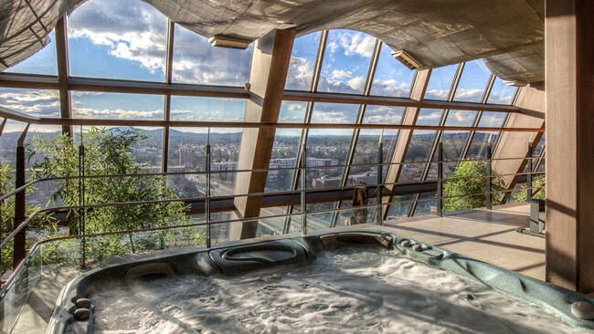 Penthouse in the Sky Offers Amazing New England Foliage Views