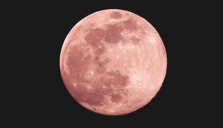 Qatar Launches New Astro-Tourism Packages in celebration of the Pink Supermoon