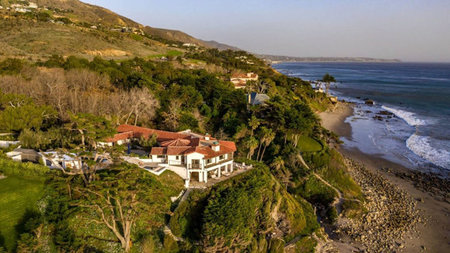 Kim Kardashian Buys Cindy Crawford’s Malibu Mansion 