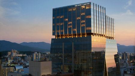 The Ritz-Carlton, Fukuoka Weaves Together Tradition and Modernity in Japan