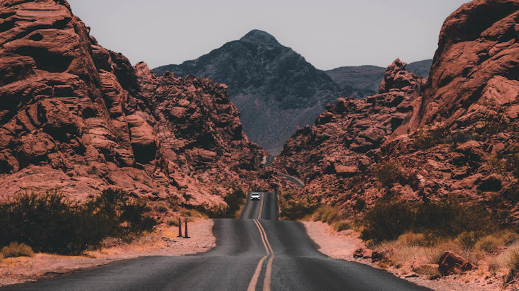 The Essential Guide to Planning Your American Road Trip: Tips and Tricks for Travelers