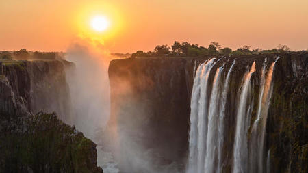 Mosi-oa-Tunya: Exploring the Beauty of Victoria Falls