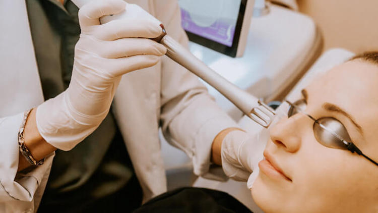 Holiday Glow on the Go: Why UltraClear’s 3DMIRACL Treatment Is the Pre and Post-Travel Skin Savior You Need