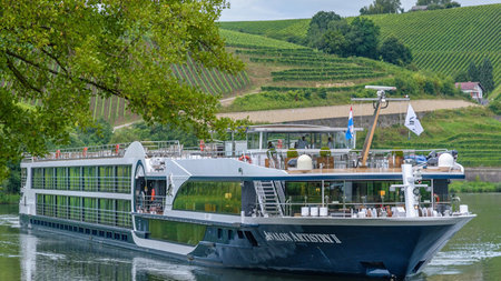 Bonjour Bordeaux! Avalon Sets Sail in Southwest France for First Time