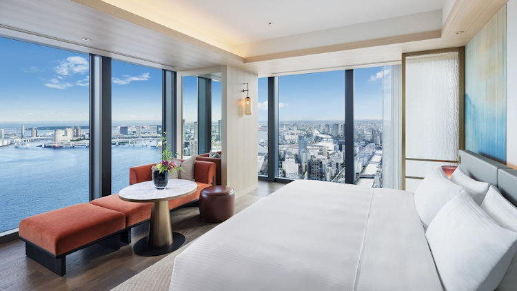 What Bedding to Expect at the World’s Best Resorts