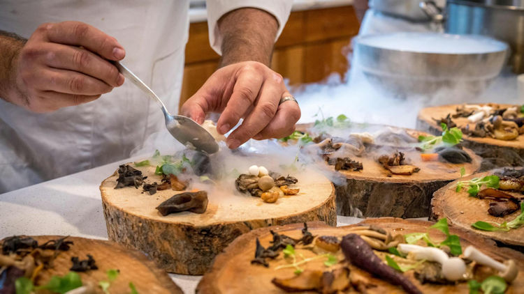 Culinary Journeys Around the World: How Food Shapes the Luxury Travel Experience