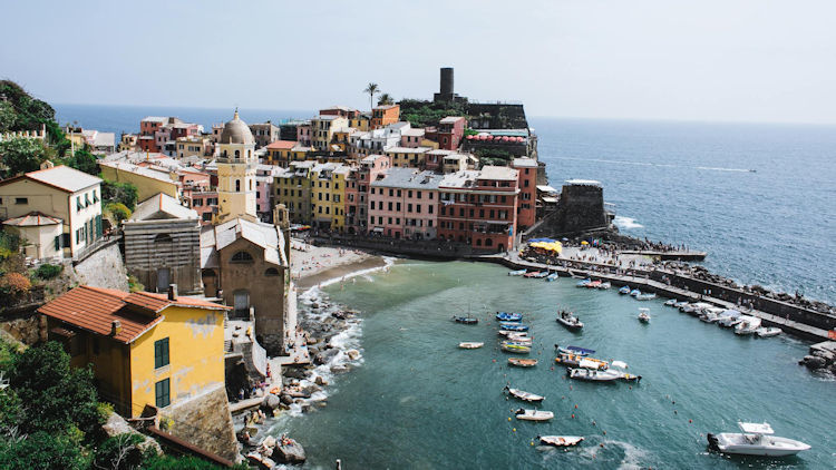 How to Find the Perfect Luxury Yacht Charter for Your Mediterranean Adventure