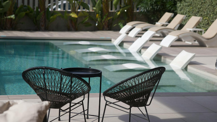 6 Popular Poolside Furniture Styles Seen In Modern Outdoor Spaces