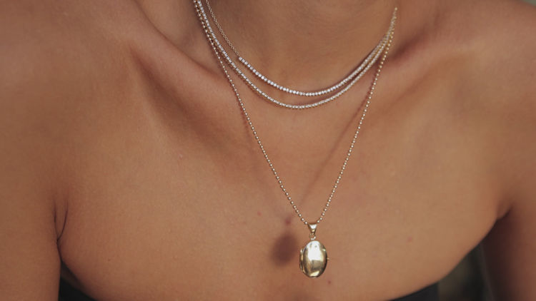 5 Timeless Jewelry Brands That Elevate Any Travel Wardrobe in 2026